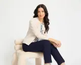 Jaka bluzka do beżowej marynarki? Odkryj sekrety modnych looków.